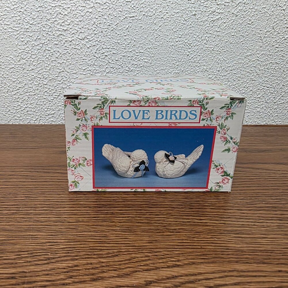 Vintage 1995 Home Decor Ceramic Resin Figurine White Dove Love Birds 4.25"
